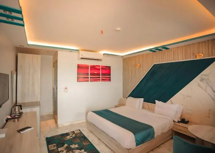 Hotel Lusinda Management By Zad 4*